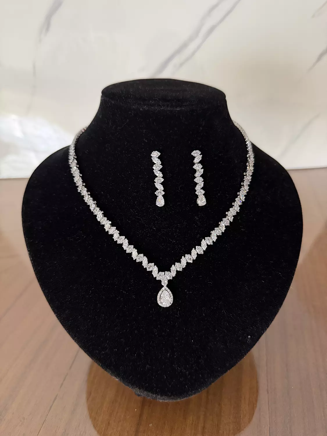 Trendy Zircon set image