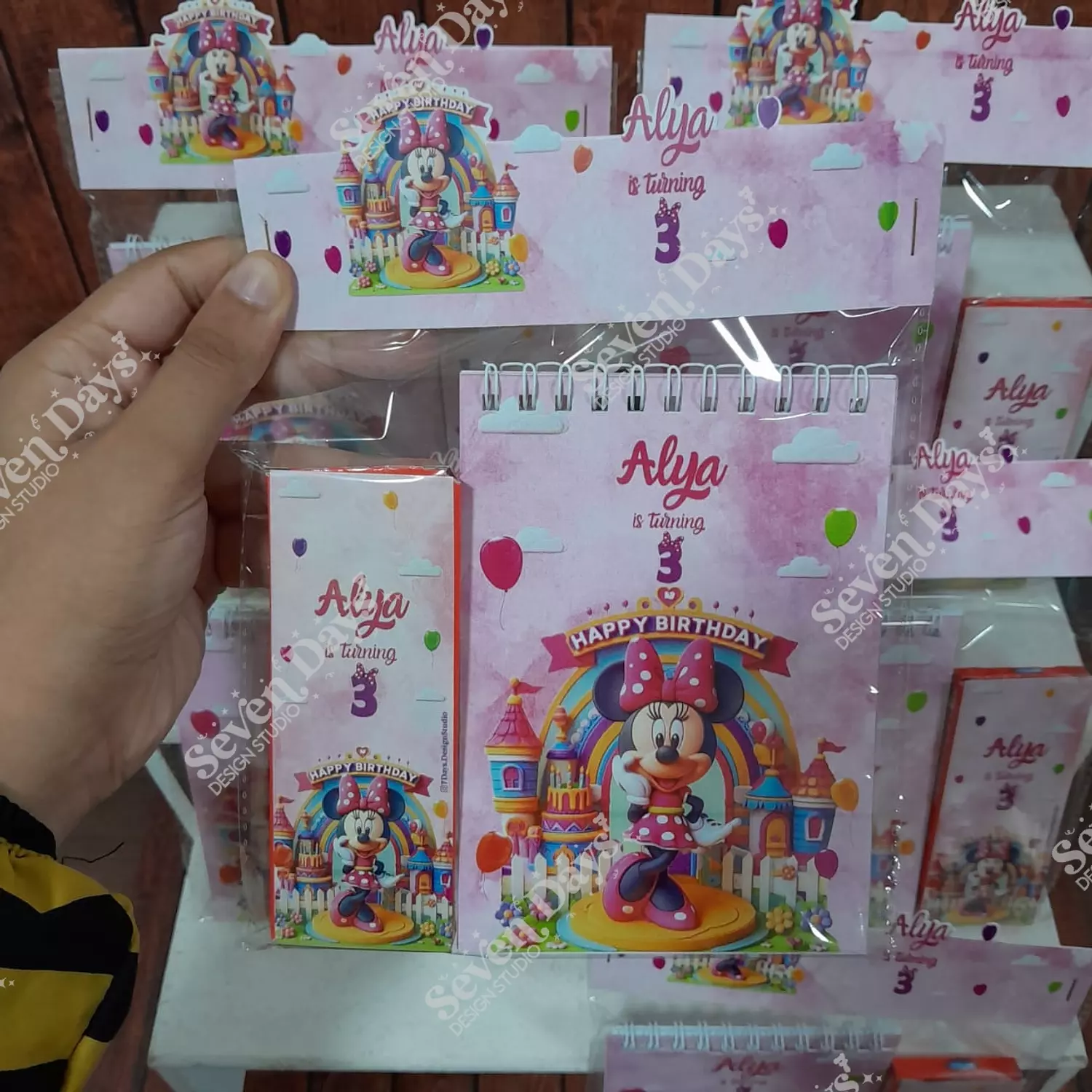 Pink Minnie Mouse Giveaways 1