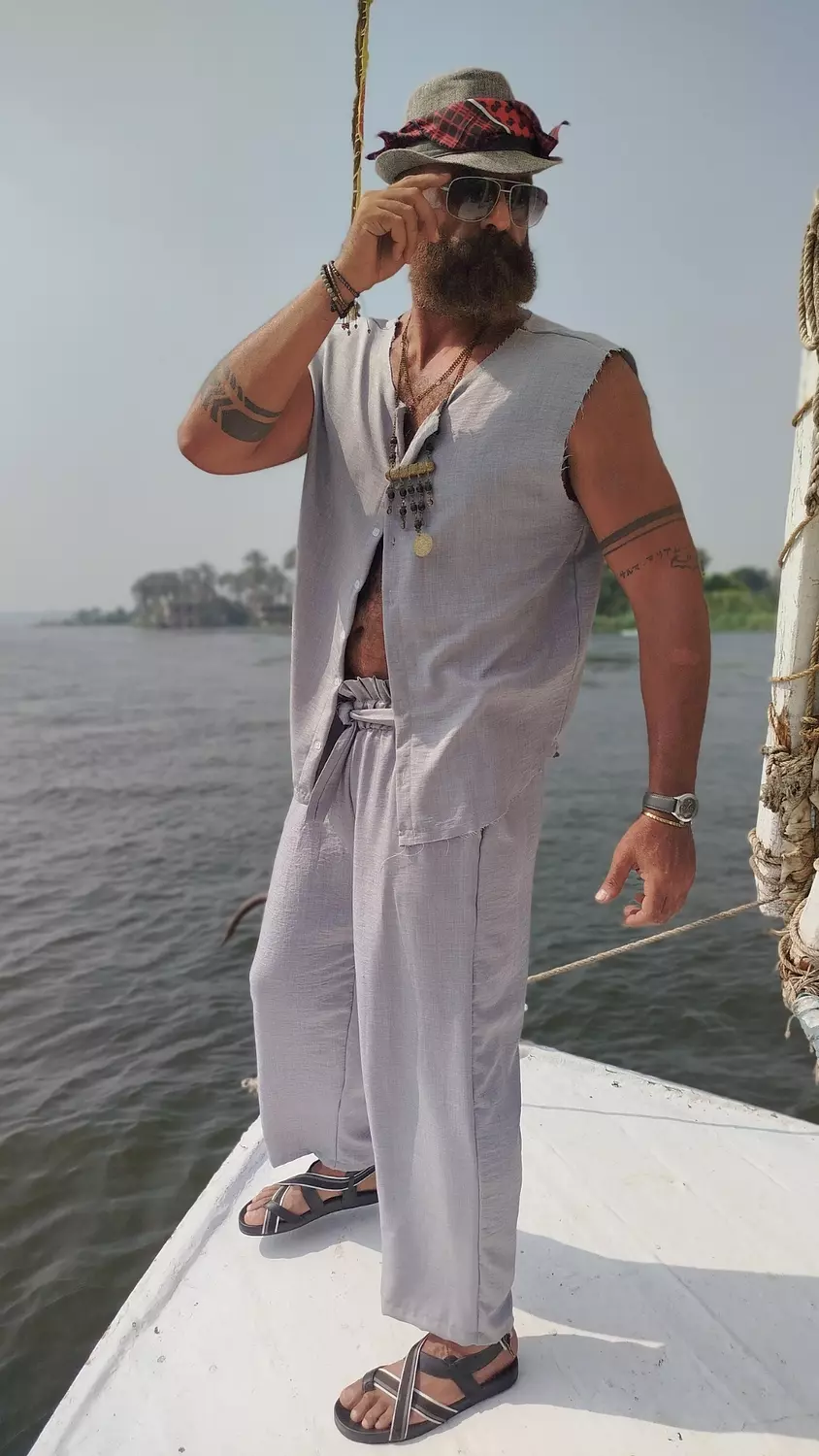 Light grey lenin sleeveless shirt  hover image