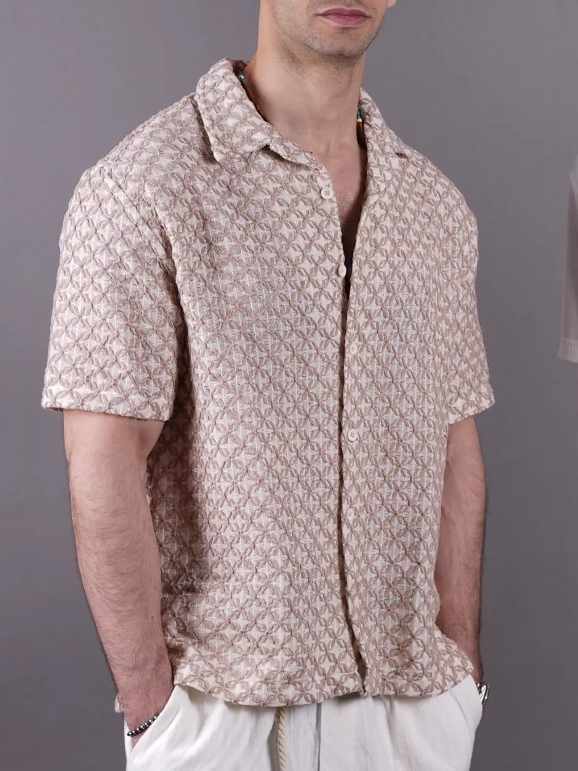 <h3><span style="color: #ffffff">Shirt</span></h3>
