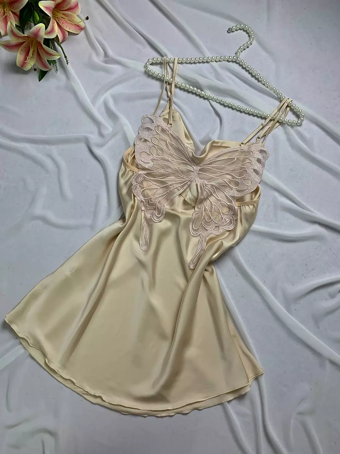 Silky satin babydoll with back butterfly 4