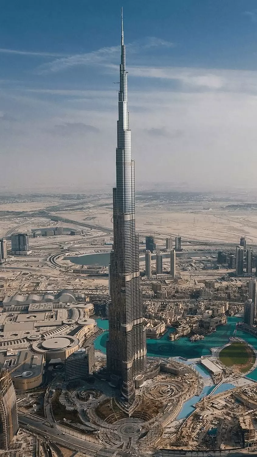 🎖️🌐 Burj Khalifa Journey: An Icon of Emirati Creativity. 2