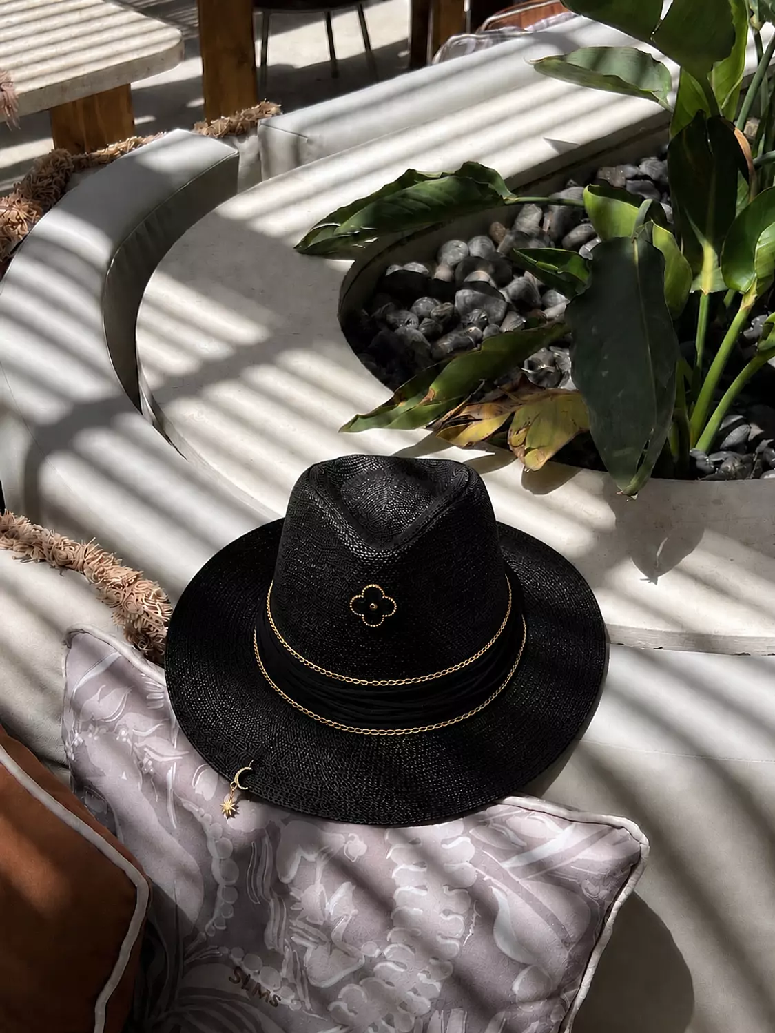 Sparkling flower hat image