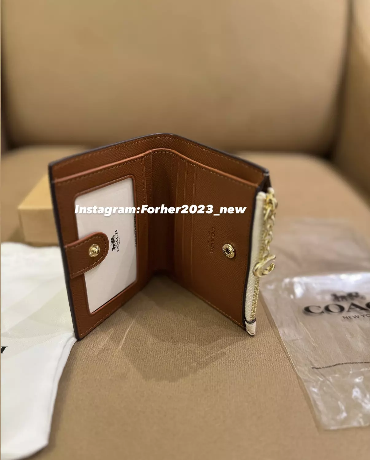 Coach bifold wallet offwhite  3