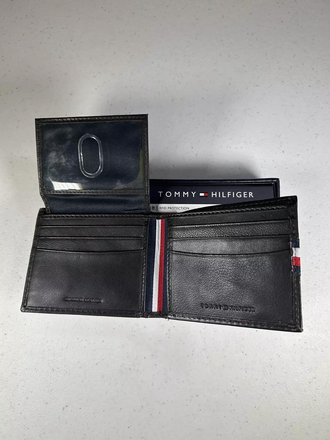 Tommy Hilfiger Leather Wallet with RFID Protection 2