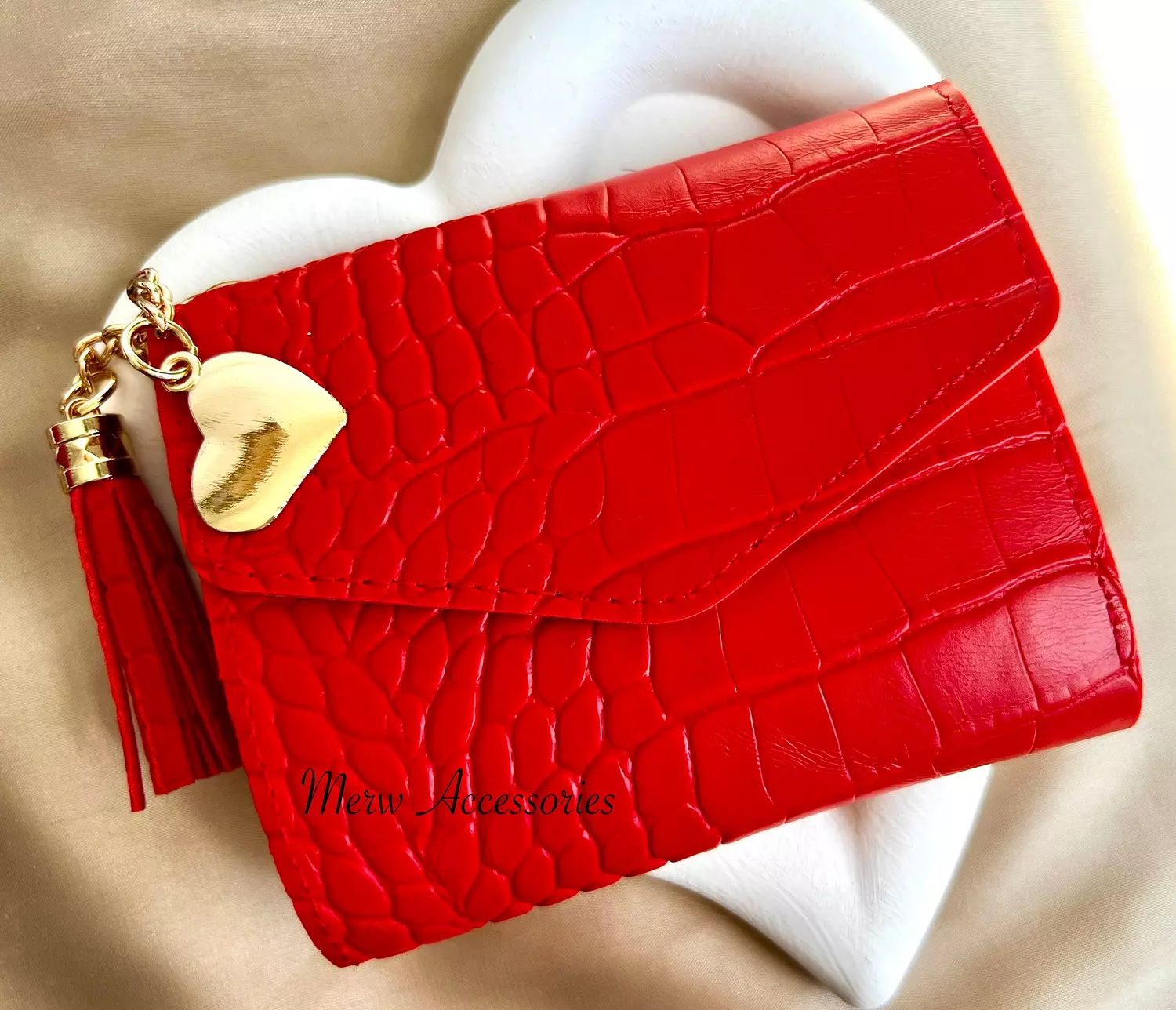 Red wallet gold heart  1