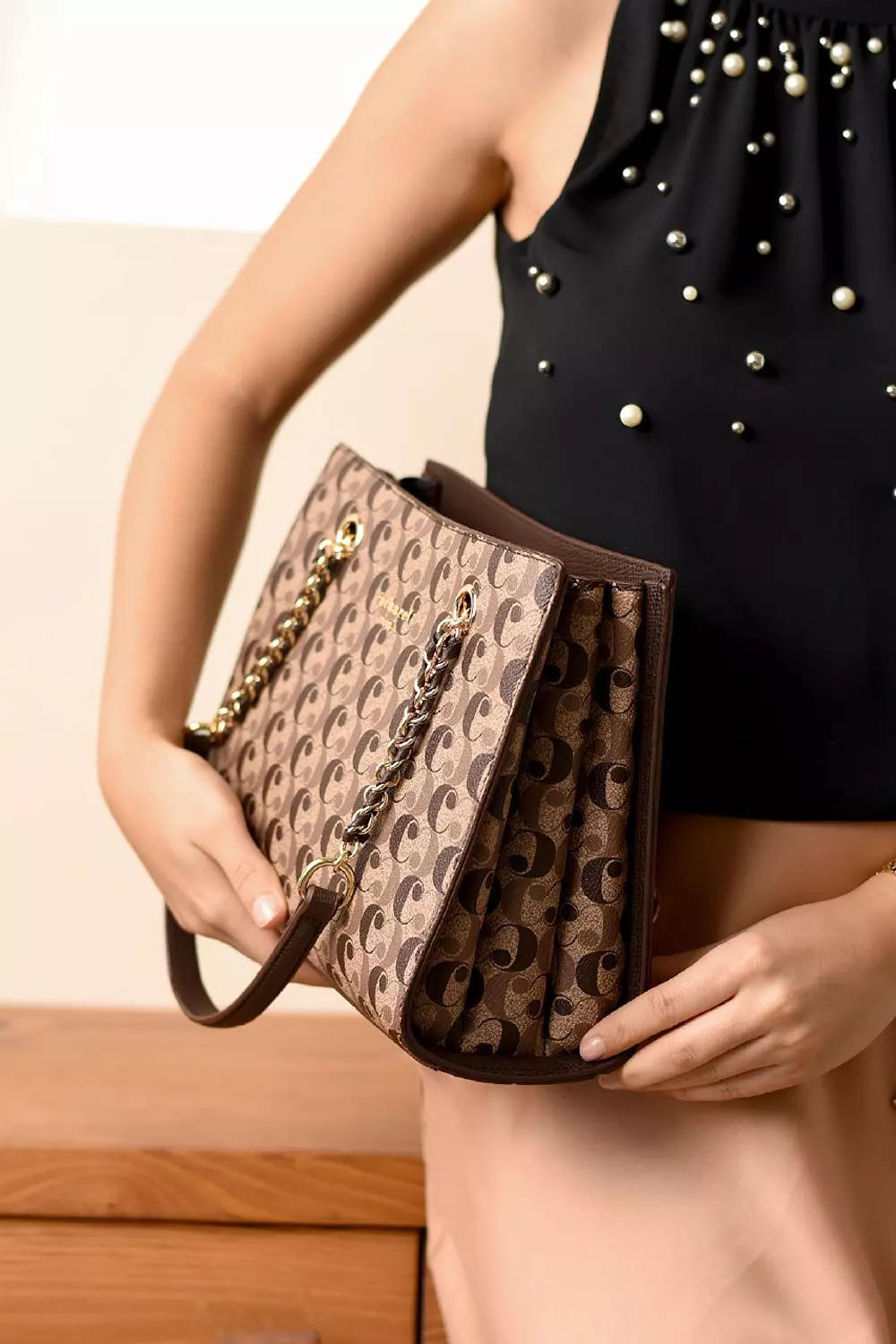 Brown bag with Chic hangs  hover image