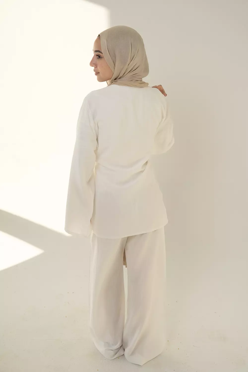 Layal wrap Set In White 3