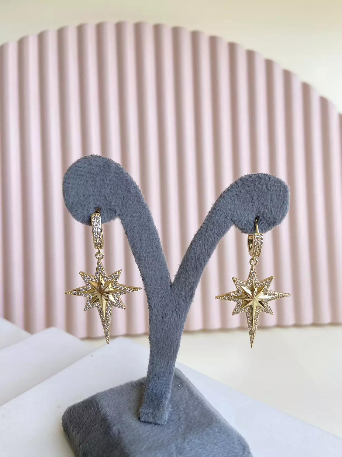 Star charm earing image