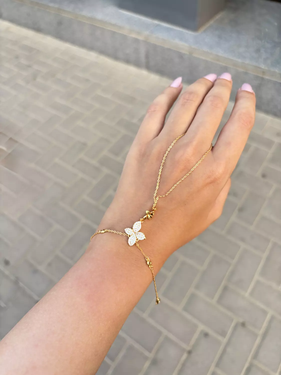 Flower Handchain image
