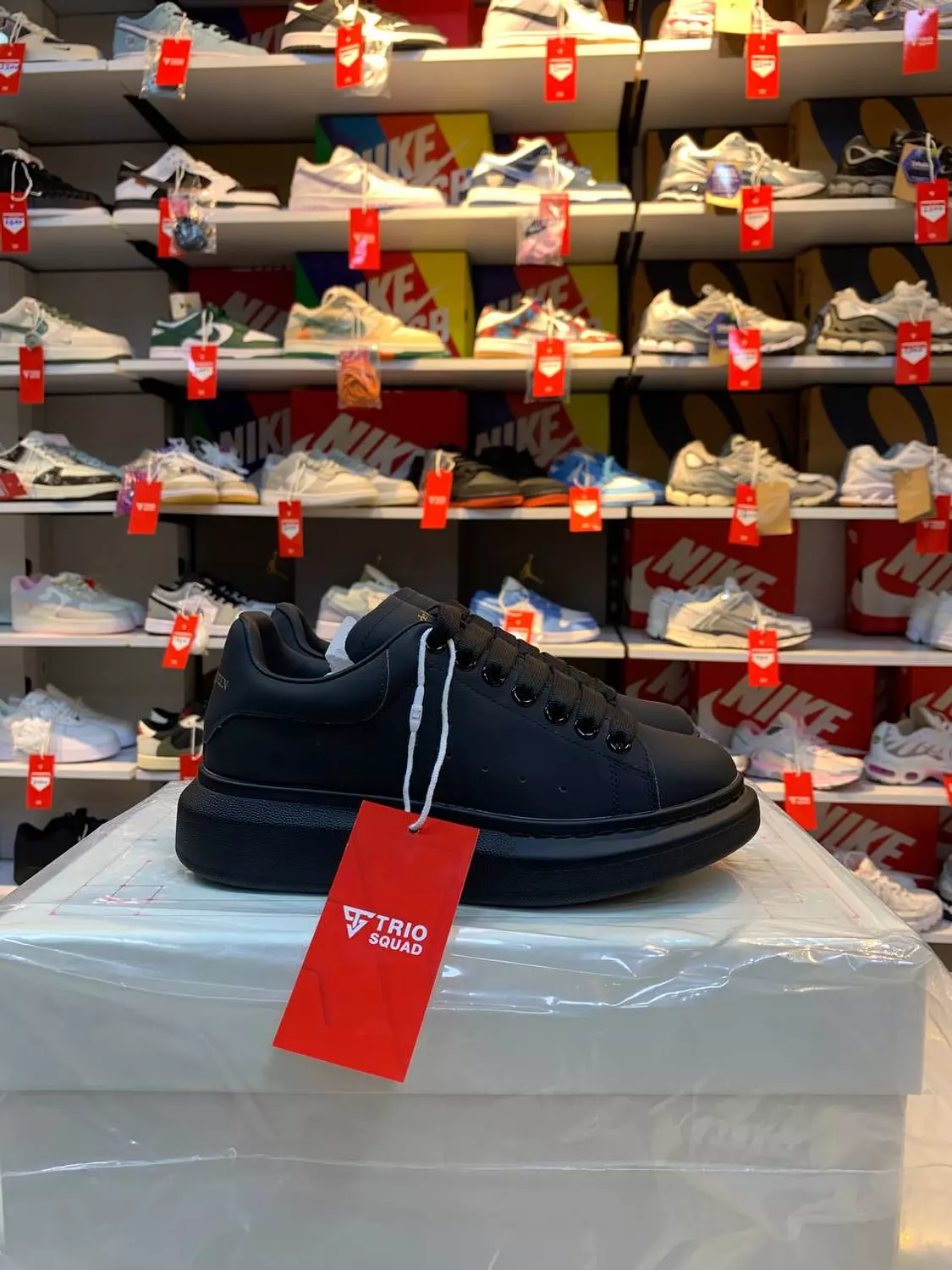 ALEXANDER MCQUEEN Sneakers Leather Black 2