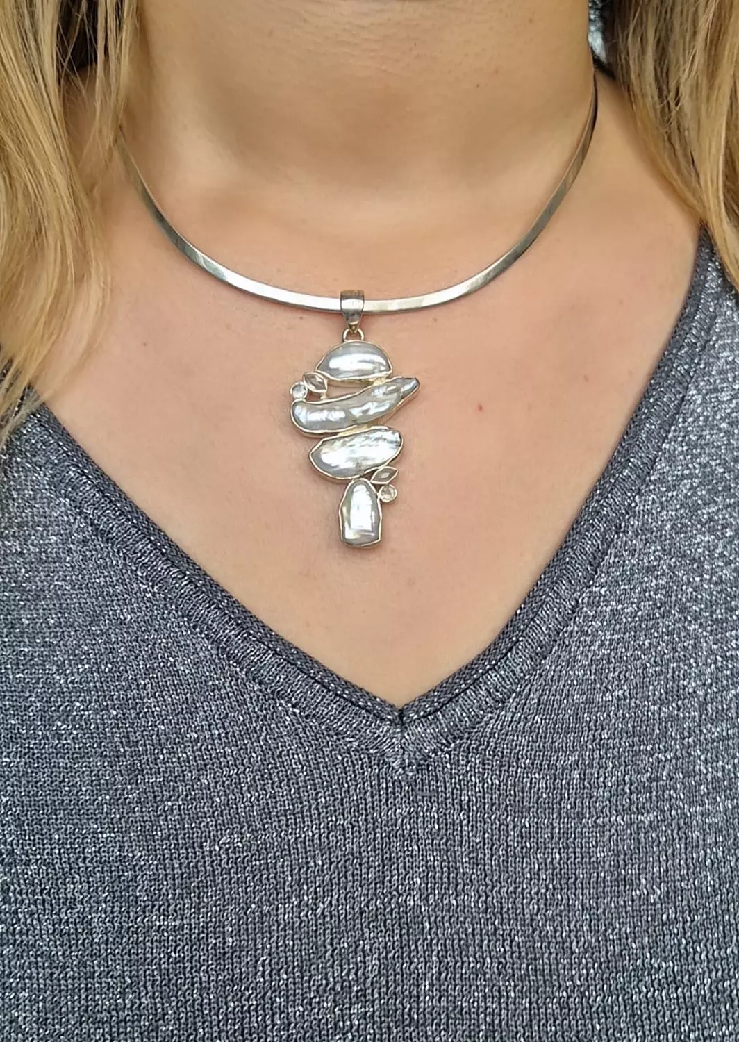 Choker with pearl image