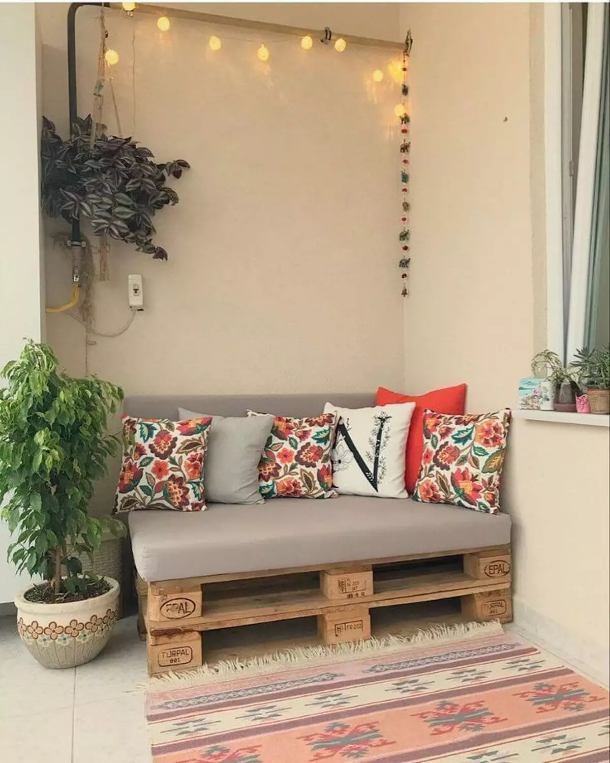 Pallet sofa 13