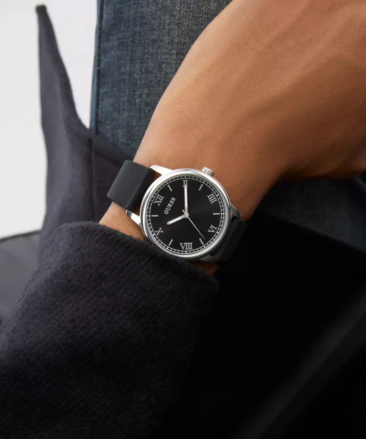 GUESS Mens Black Silver Tone Analog Watch 6