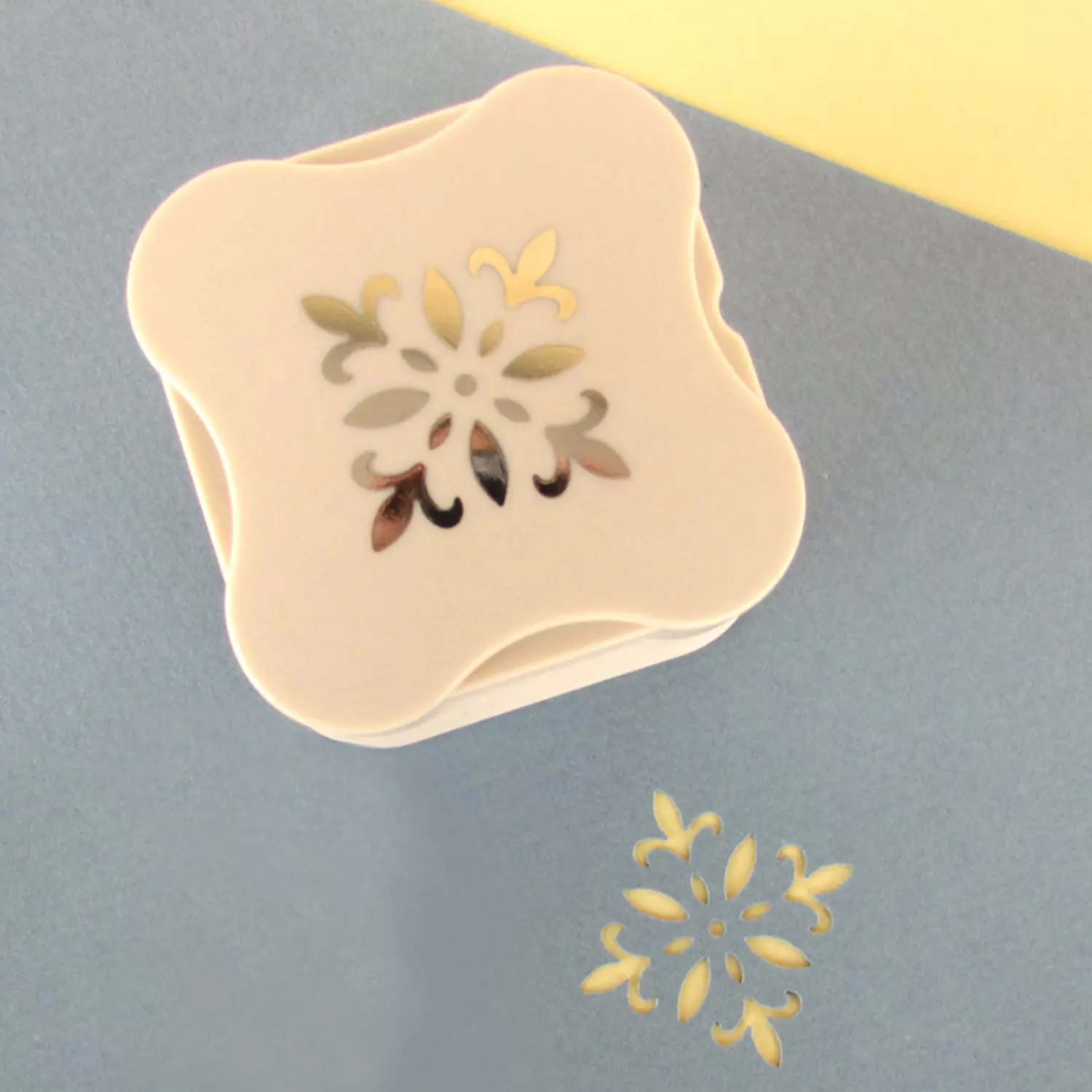 Any where Paper punch with magnet 6