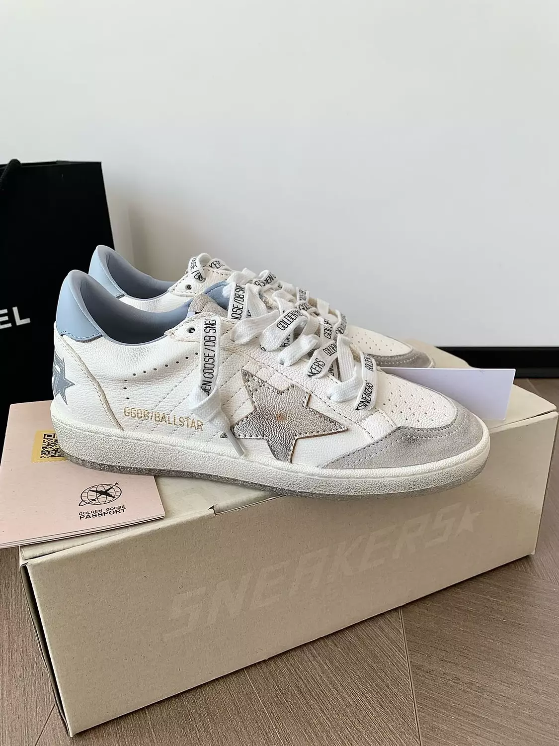Golden Goose  . hover image