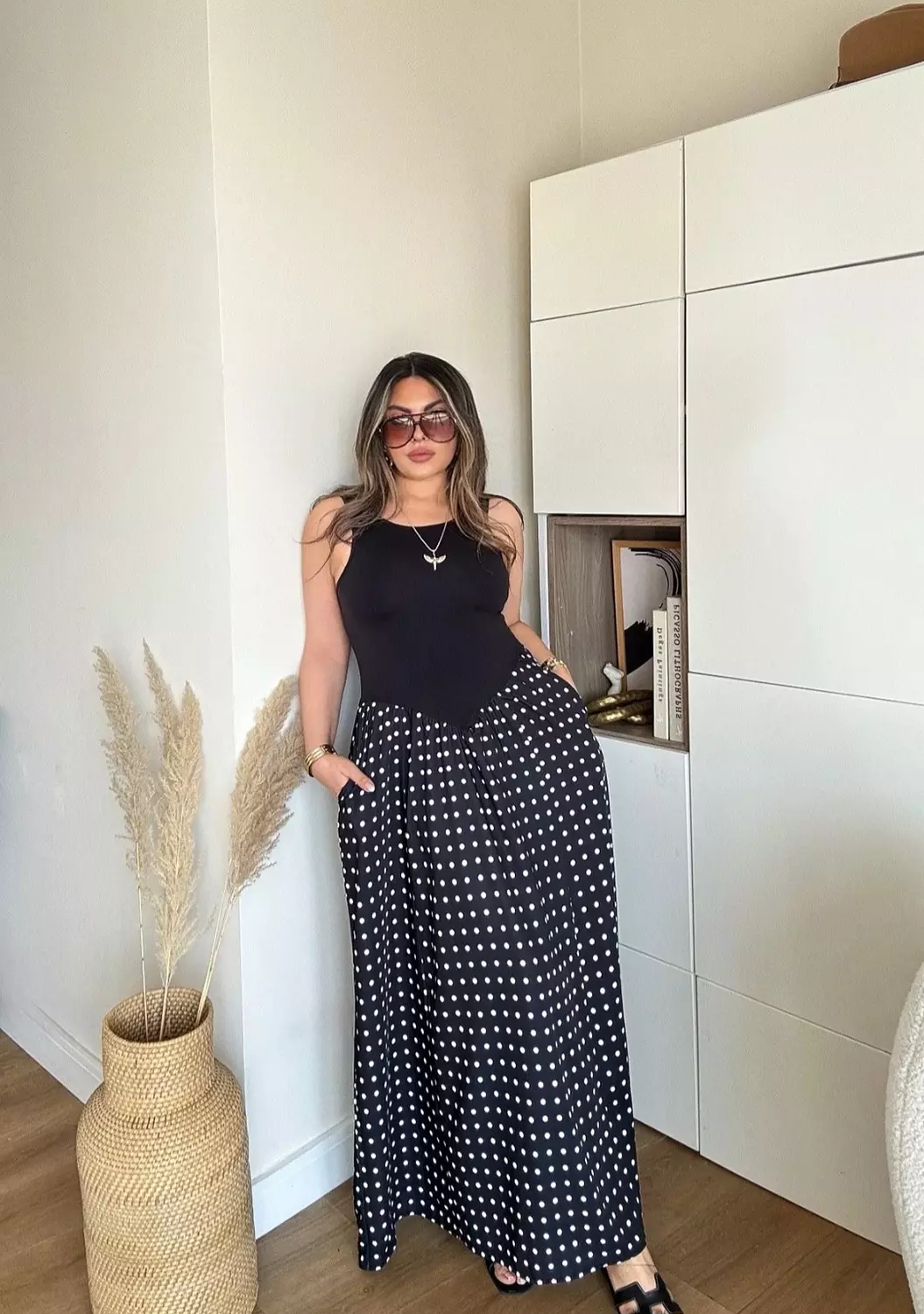 Black sleeveless polka dress 5