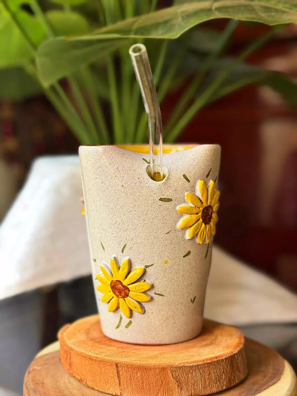 Sunflower shines straw cup image