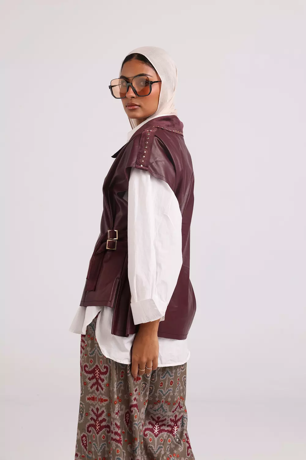 Studed Vellum-Vest "Burgundy" 3