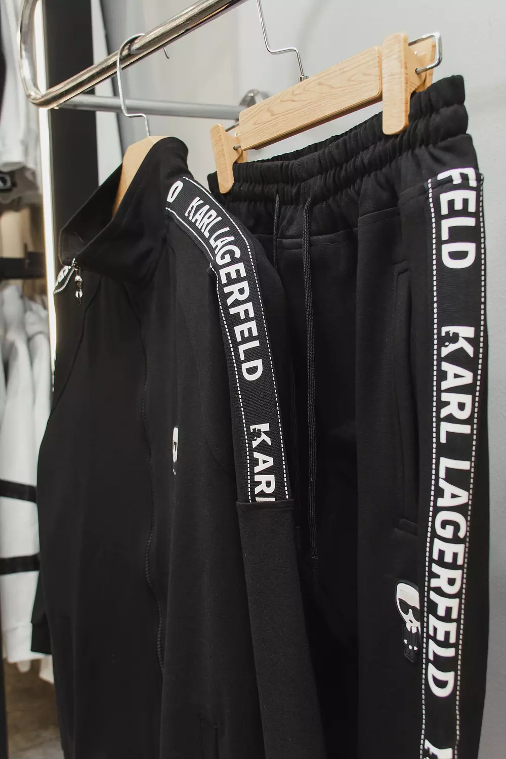KARL LAGERFELD SUIT / 1507 hover image