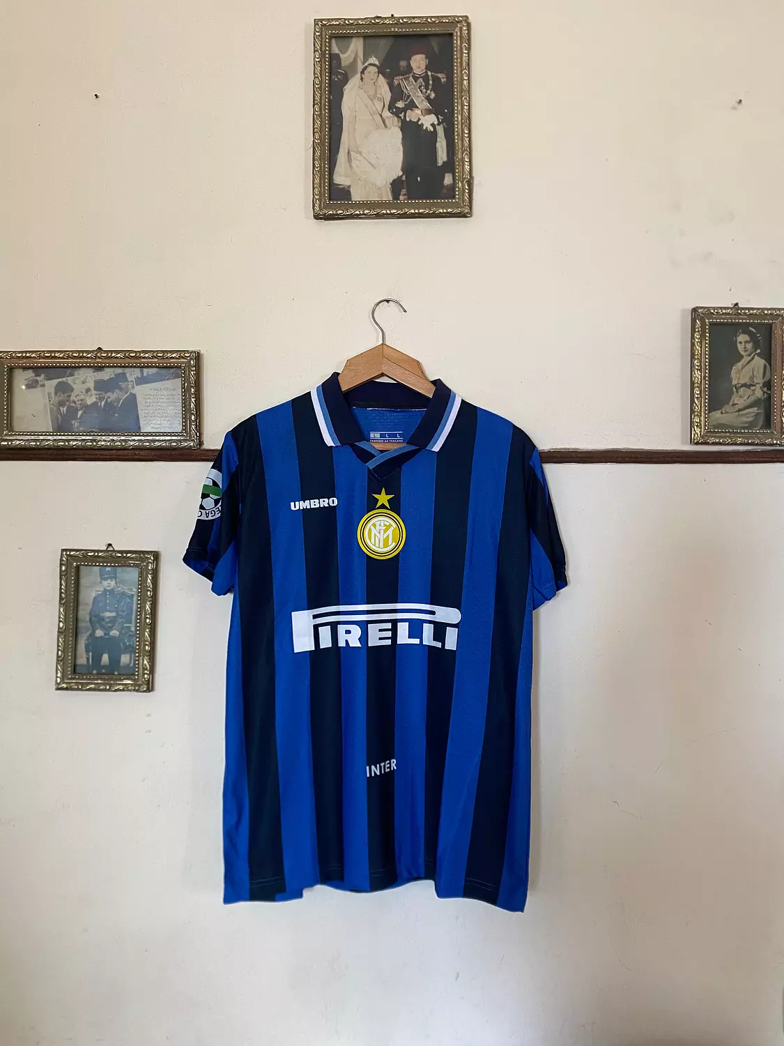 <p><span style="color: rgb(255, 255, 255)">Inter Milan 1997-98 Home Jersey</span></p>