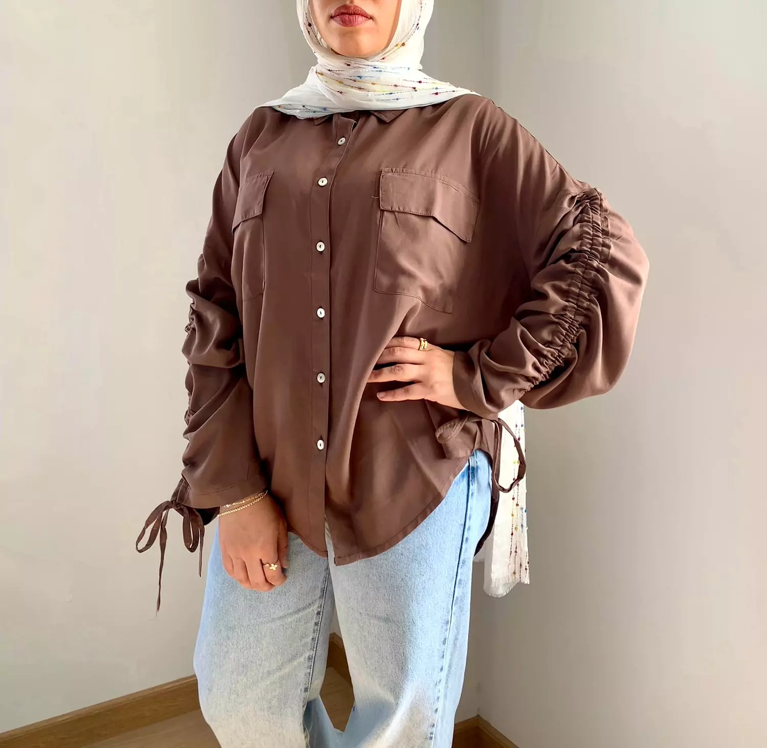 <p>Drawstring sleeves blouse in Brown</p>