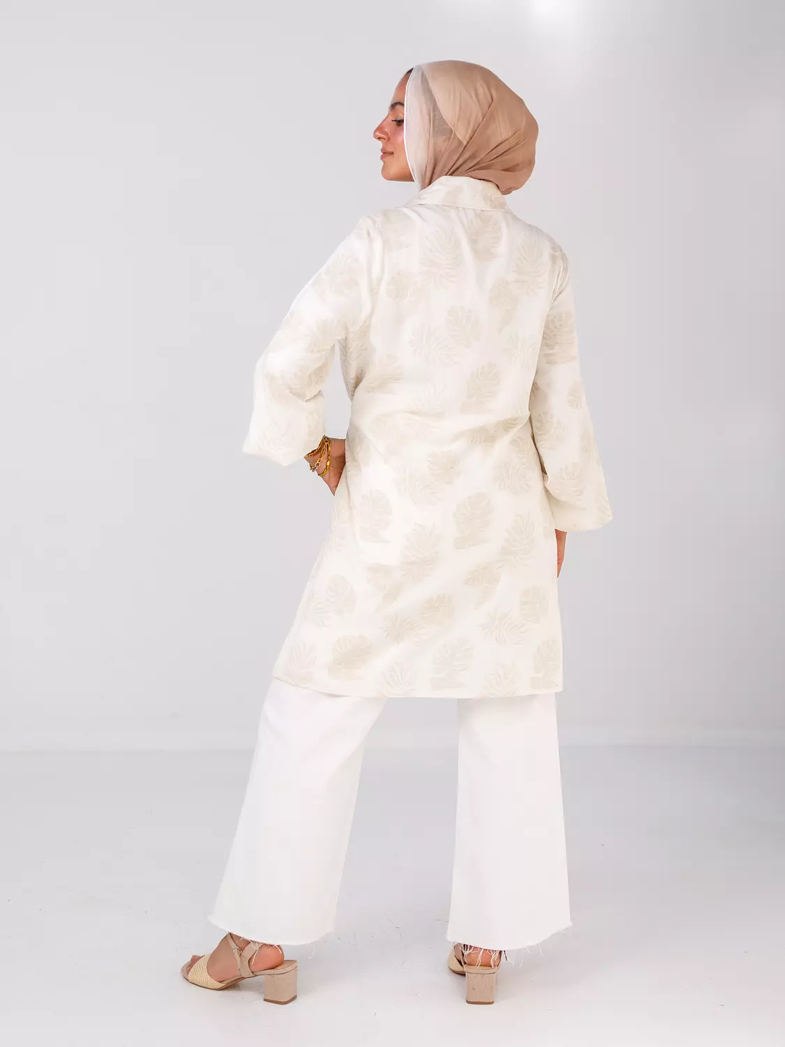BREEZY Blouse in floral beige 2