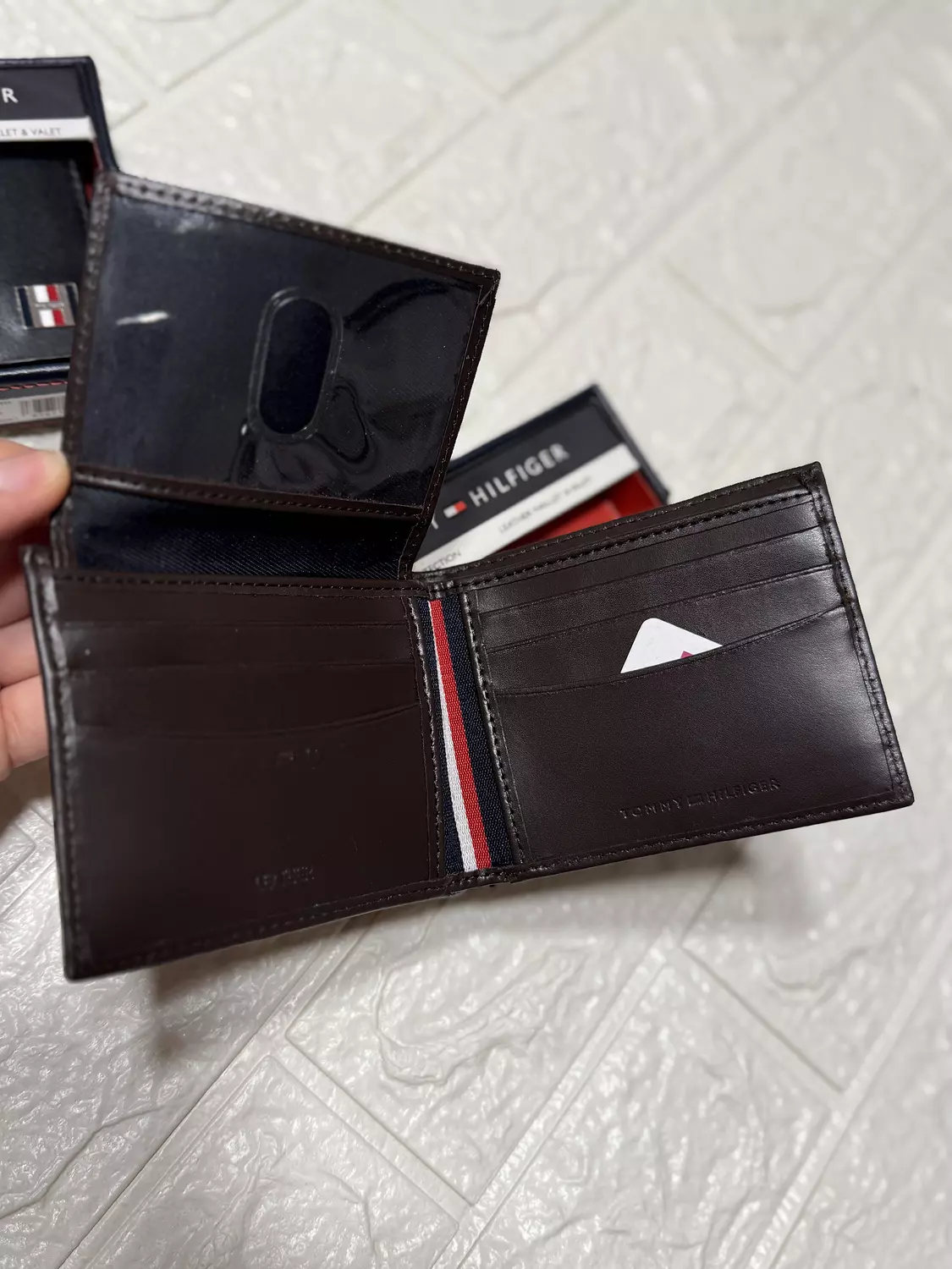 Tommy Hilfiger Men’s Leather Wallet with RFID Protection – Brown hover image
