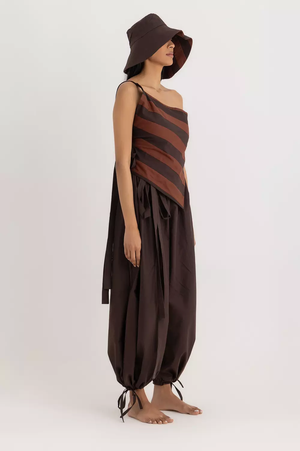 The Relaxed Oxford Magic Pants 2