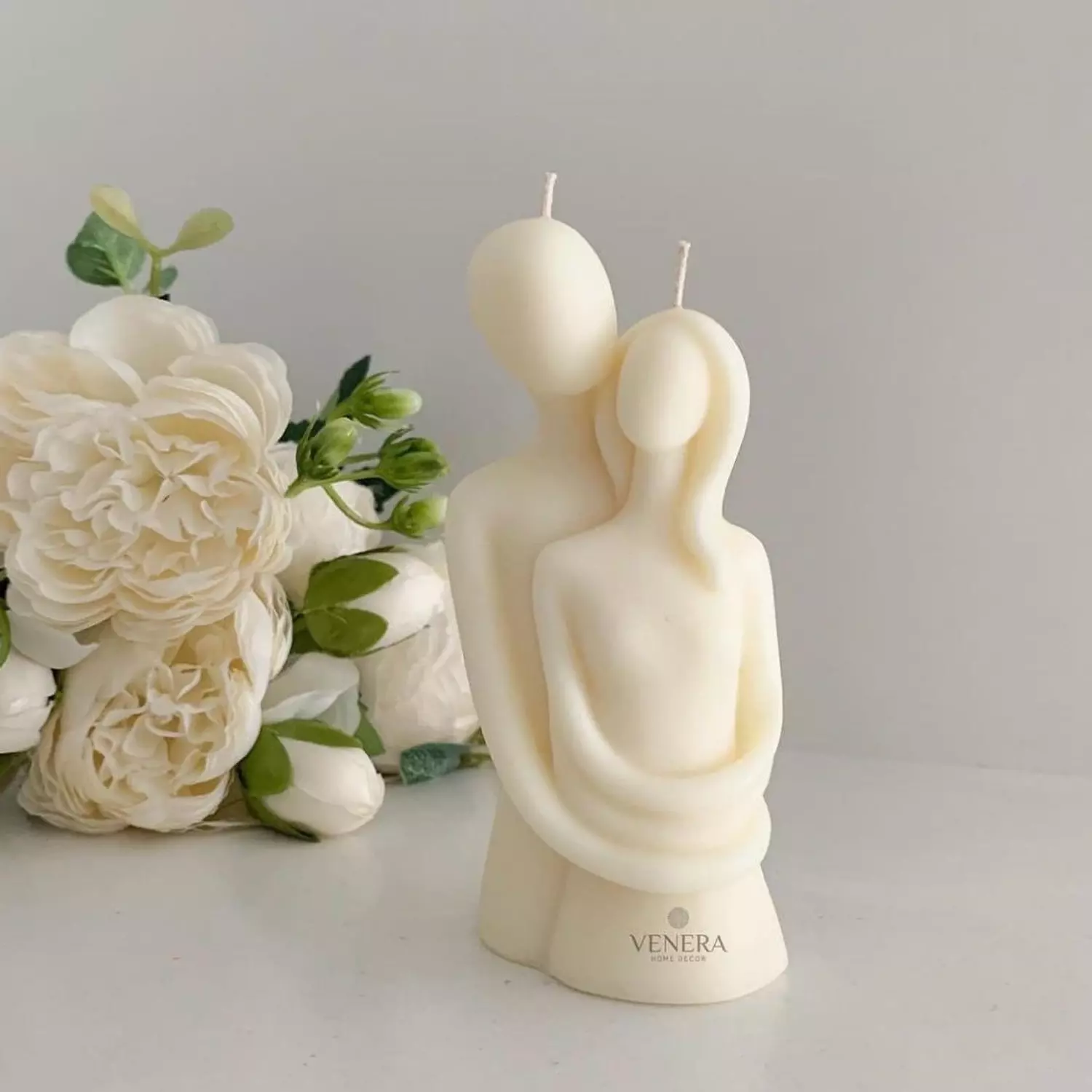 Hug Lovers Scented Candle image