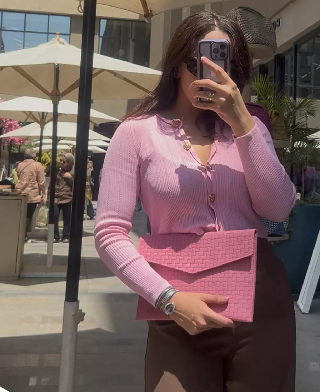 VeeV Pinky Clutch hover image