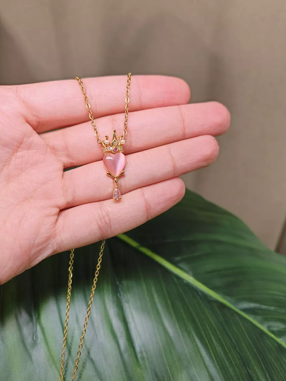 Pinky crown necklace  1