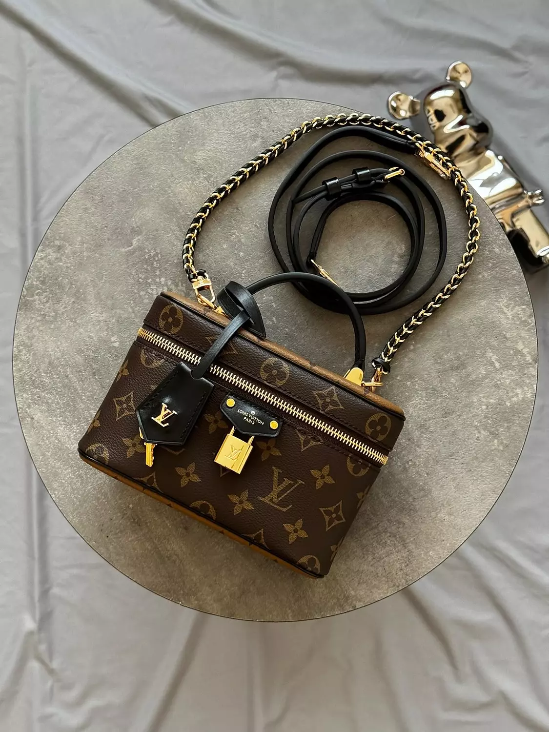  Louis Vuitton Vanity Chain Pouch Makeup image