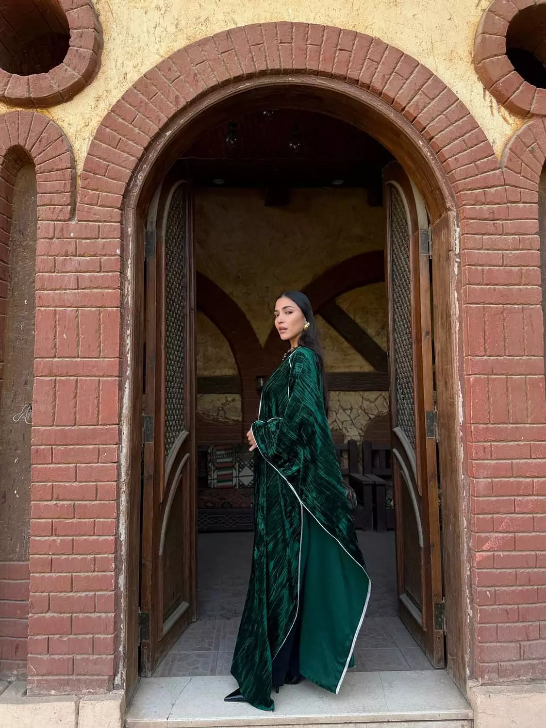 kaftan olive with silver line image