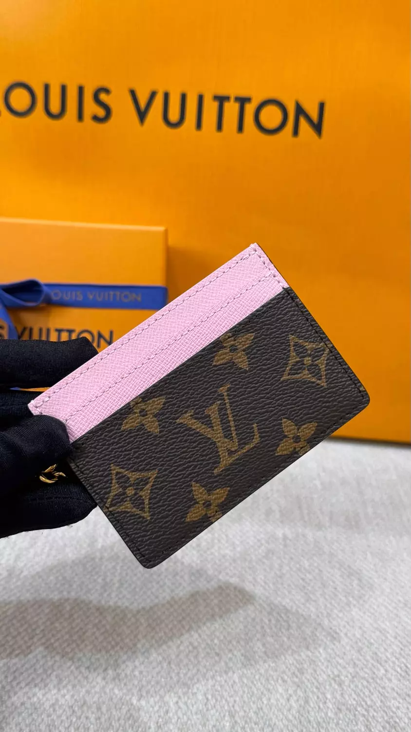 Lv card holder 2