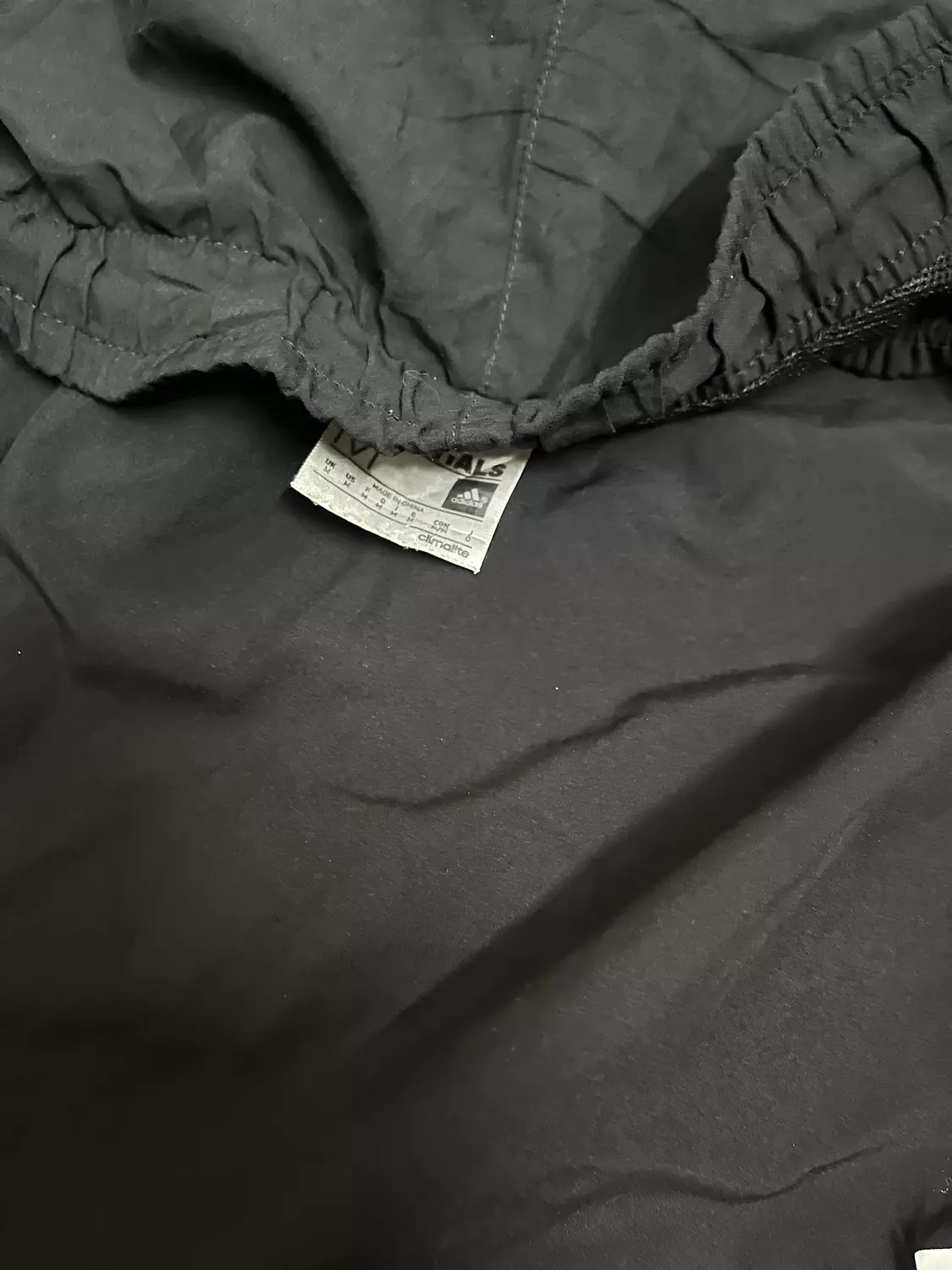 Adidas Esstinals trackpants 2