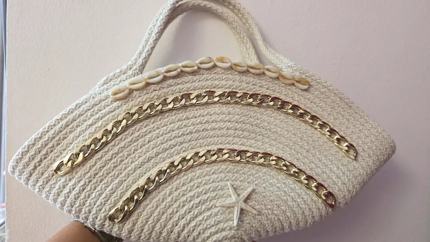 Seashell chain bag image