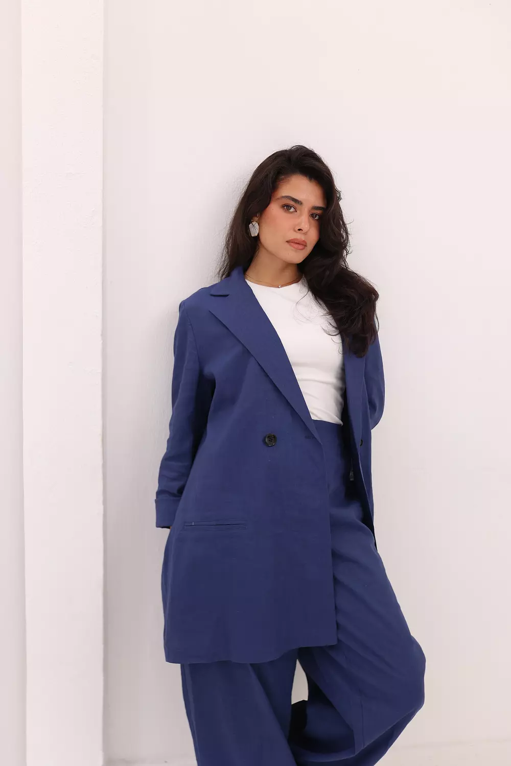 Fitted linen blazer in navy 2