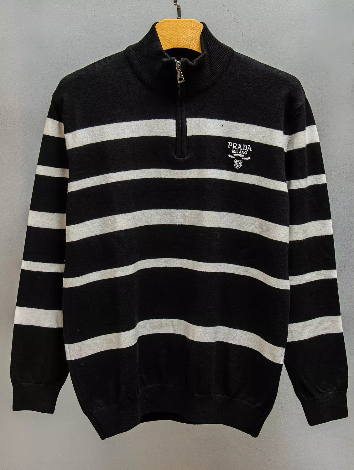 PRADA QUARTER ZIPPER / 1502 4