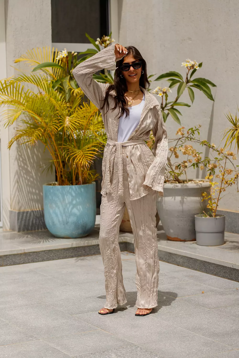 Beige crushed set image