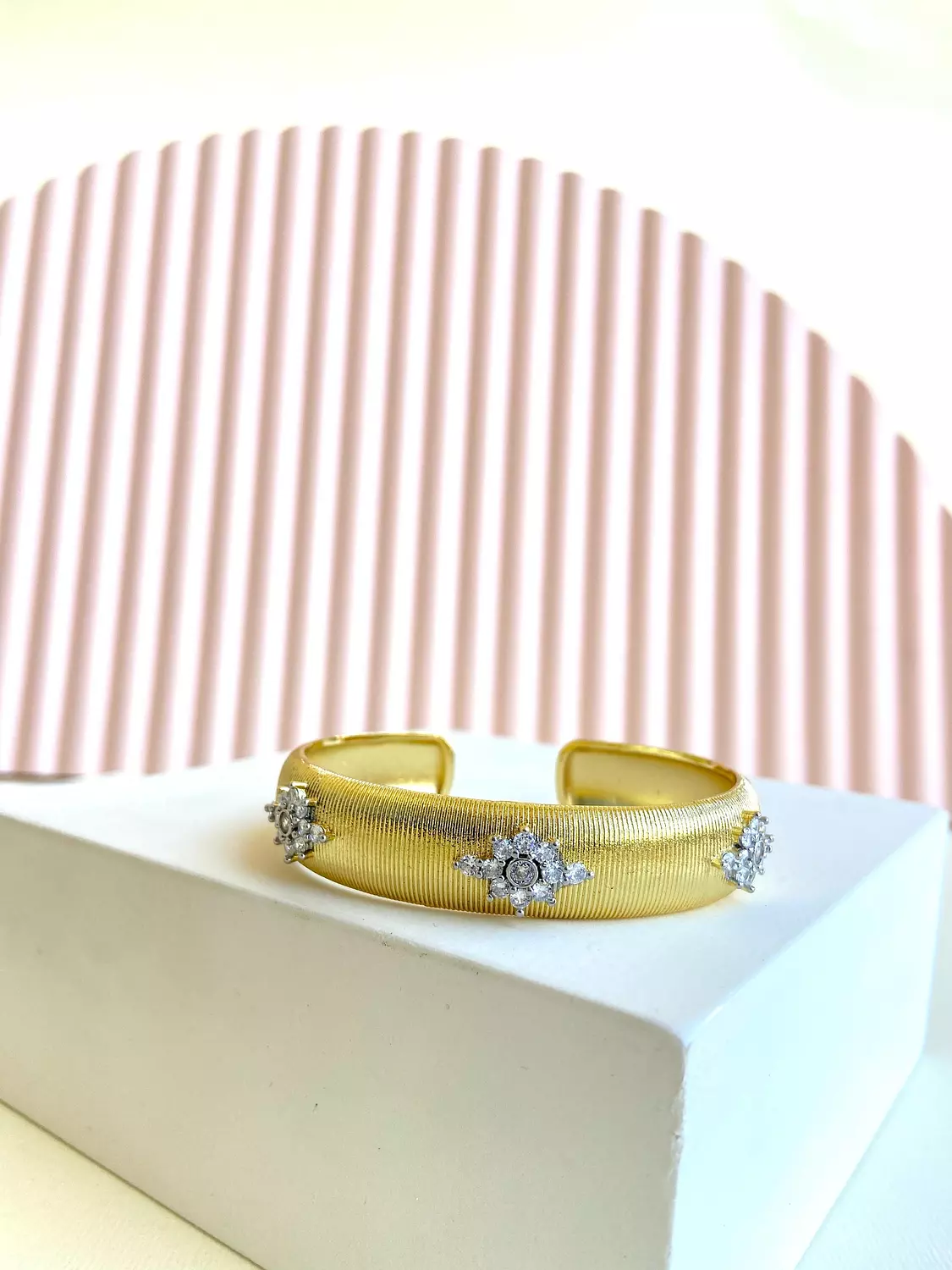 Flower glow bangle 1