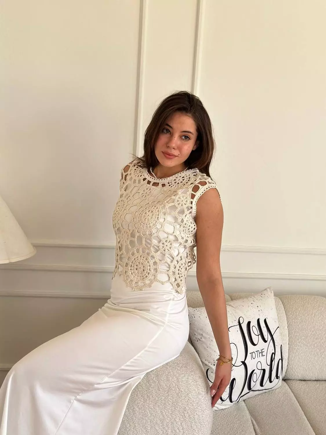 Cropped Guipure Lace Top – Sleeveless, Off-White image
