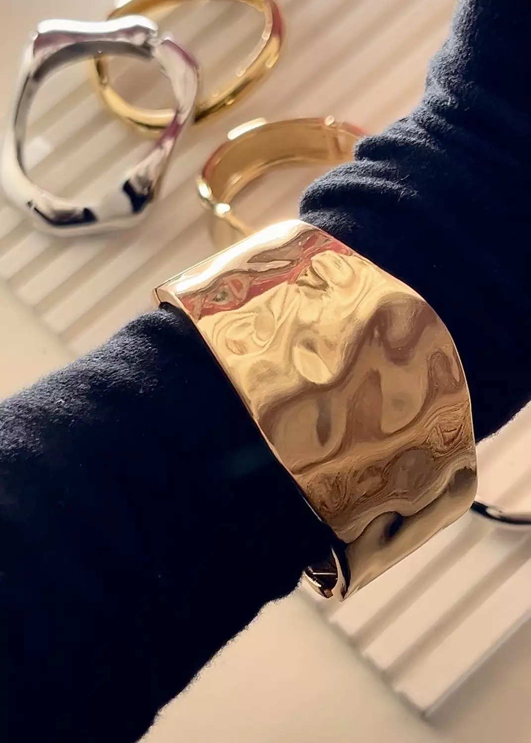 Crisp chunky bangle image
