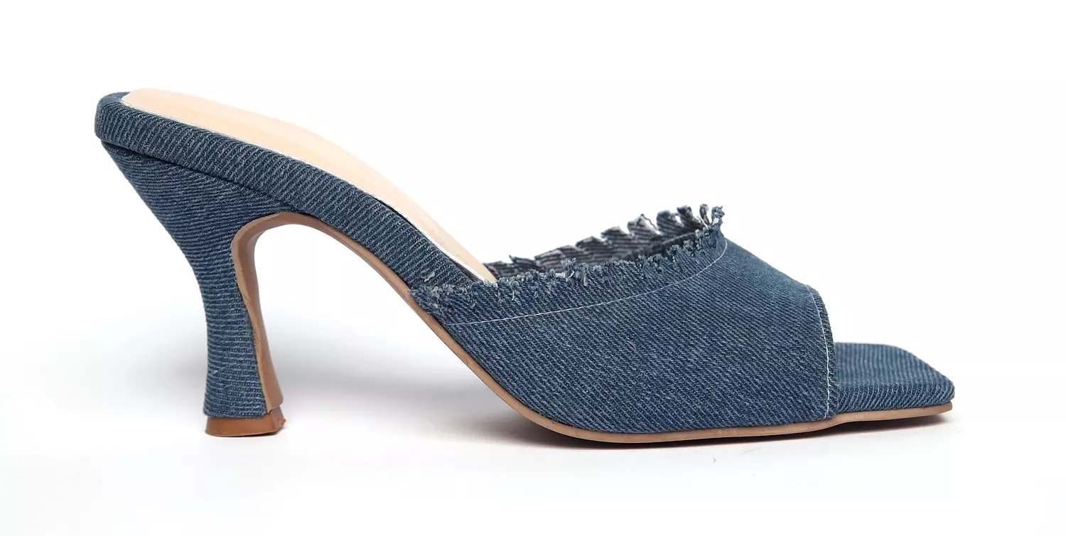 <p><br><br>Dark Lavinia Heels</p>
