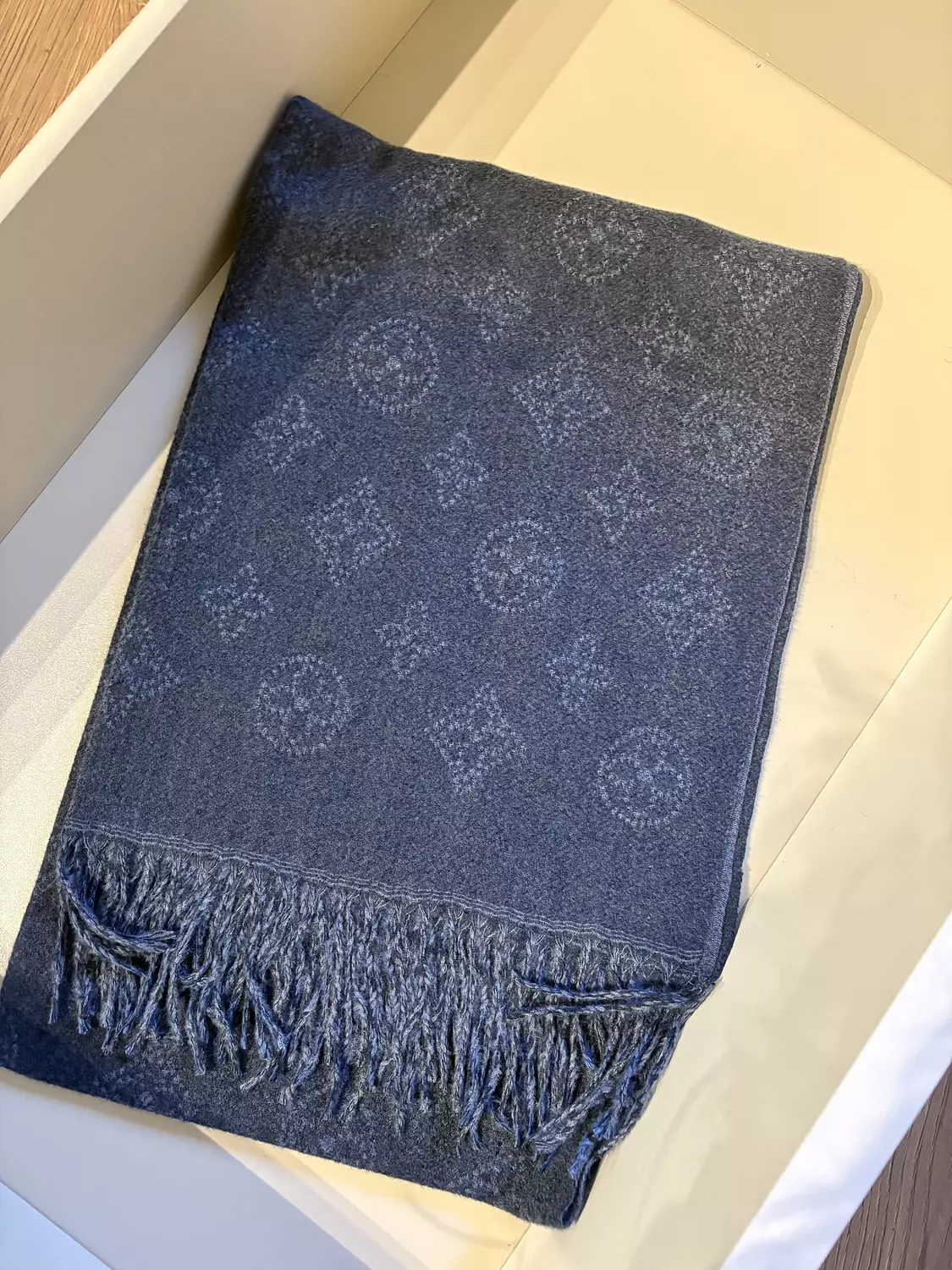 LV WOOL SHAWL 8