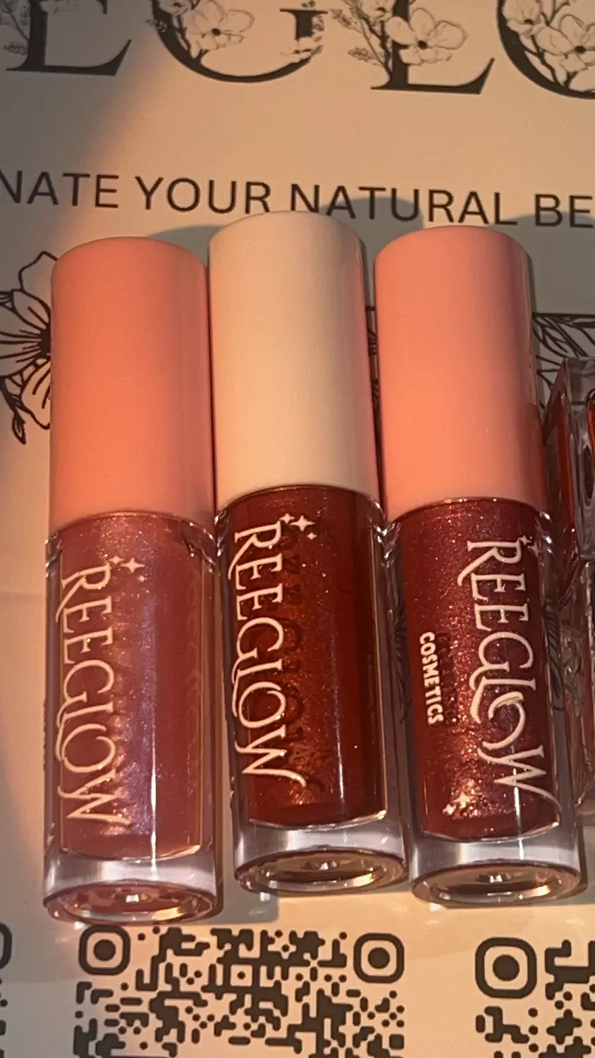 3 shades lip gloss in size 2 ml  1