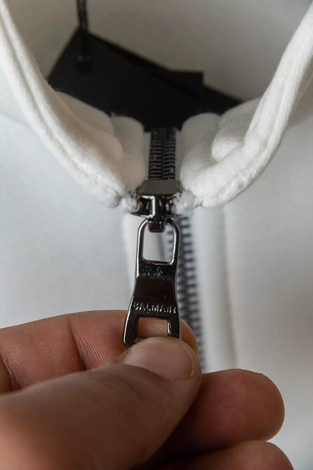 BALMAIN QUARTER ZIPPER HOODIE \ 1681 2