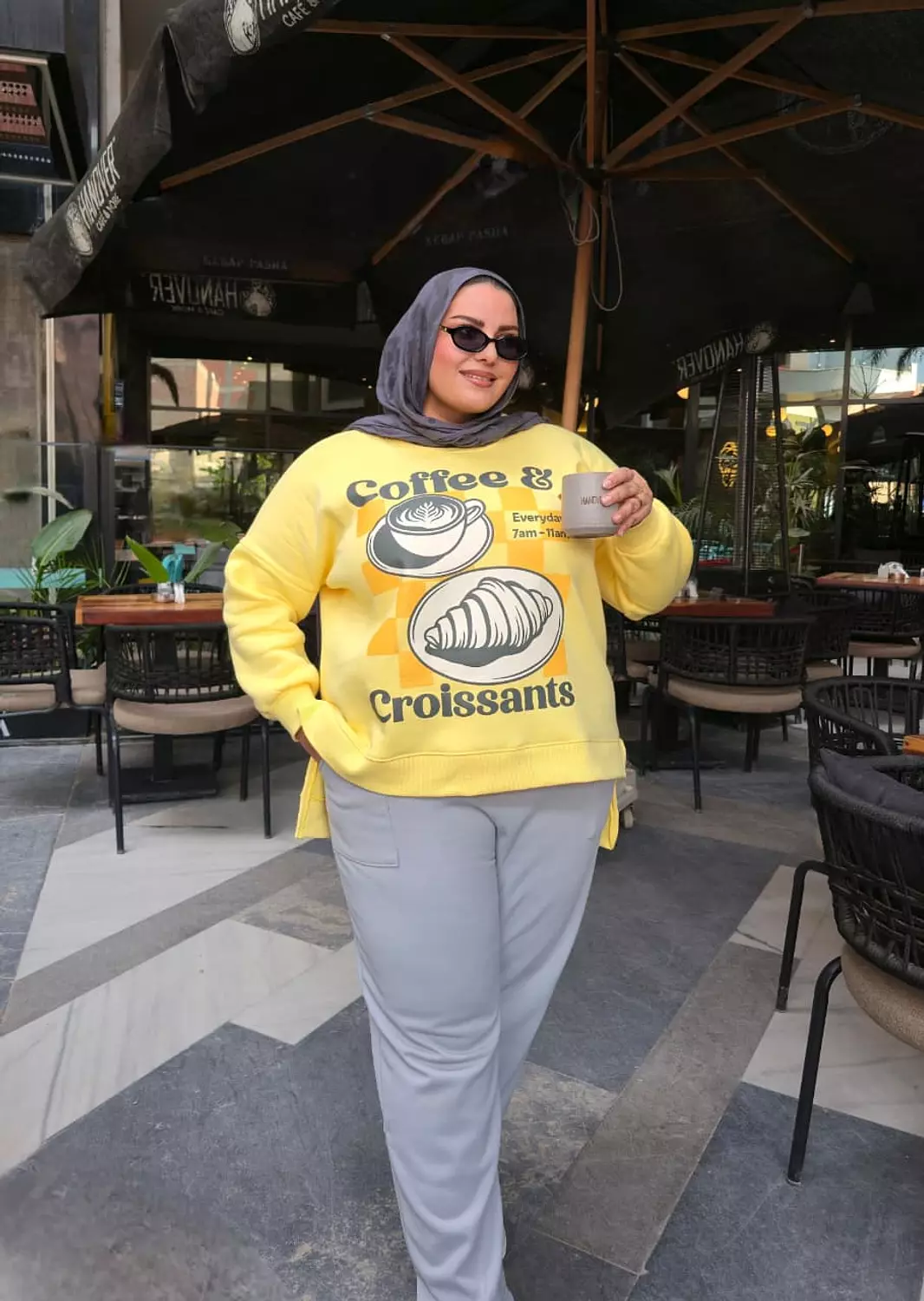 The crew neck in butter yellow image