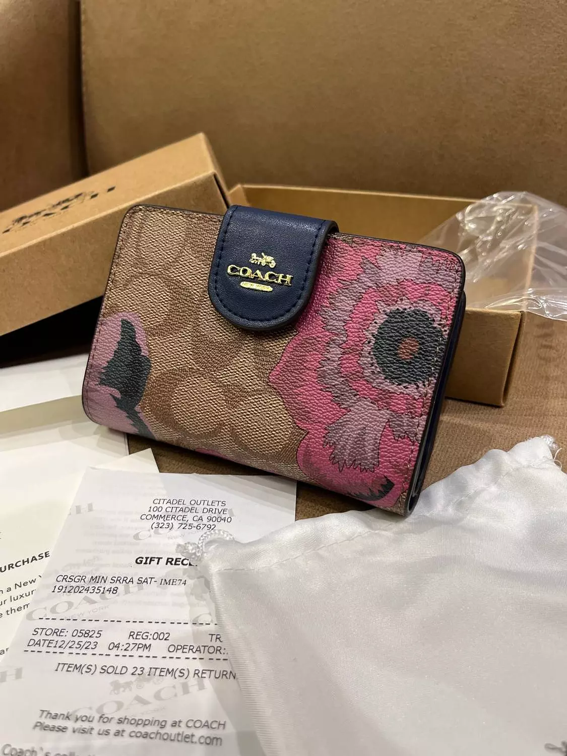 Medium Corner Zip Wallet In Signature 1