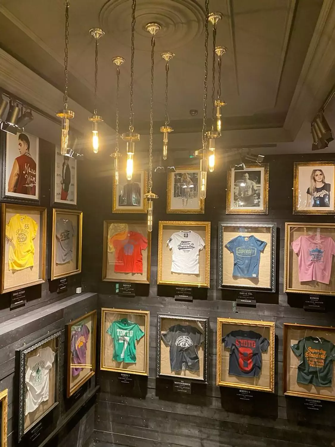 <h3>T-shirts</h3>